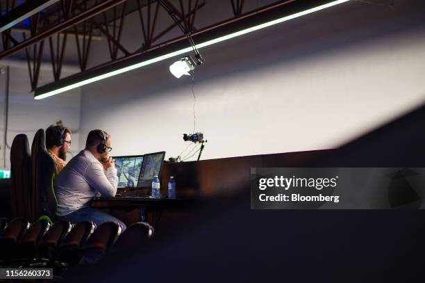 Cs Commentators 408 Commentators Desk Stock Photos, High-Res Pictures, and Images ...