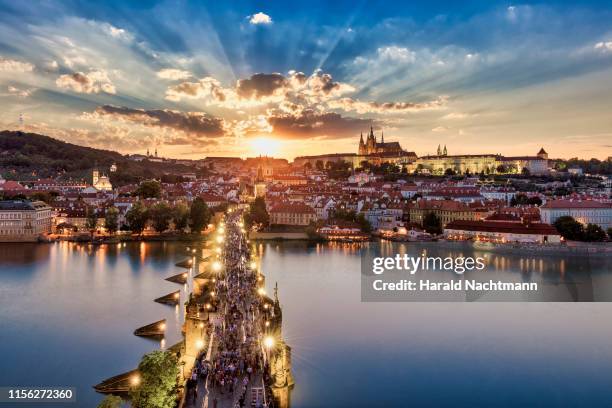 sunlight streaming on charles bridge, castle district, royal palace and st. vitus cathedral, prague, bohemia, czech republic - prague castle foto e immagini stock