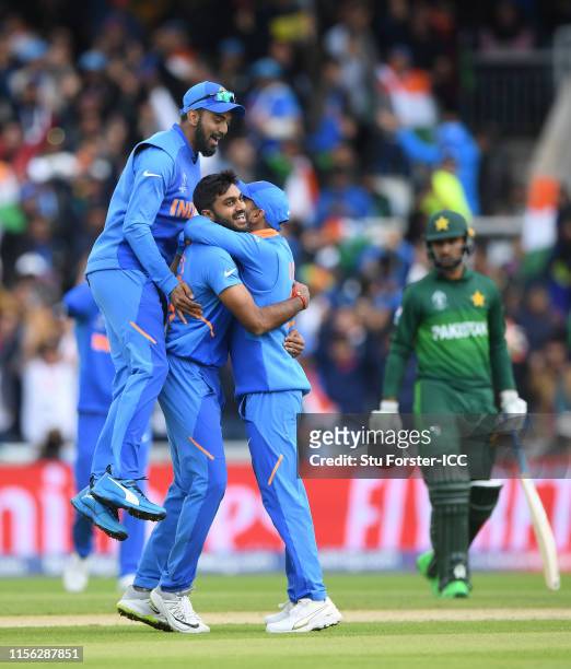 India bowler Vijay Shankar celebrates with captain Virat Kohli after dismissing Pakistan batsman Imam during the Group Stage match of the ICC Cricket...
