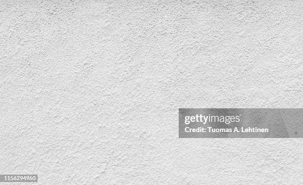 high resolution full frame background of a rough plastered concrete wall in black and white. - irregular texturizado fotografías e imágenes de stock