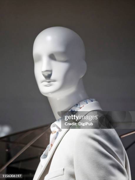 Male mannequin head hi-res stock photography and images - Alamy