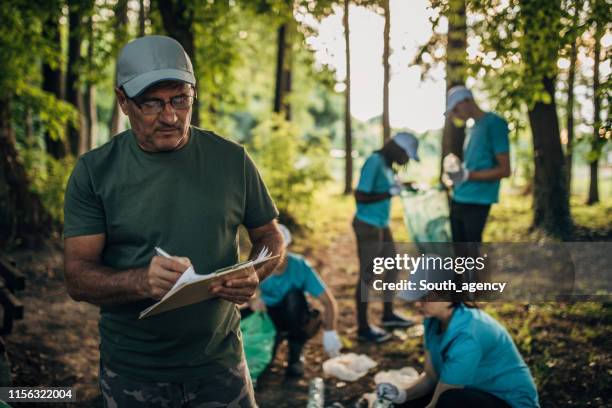 volunteers collecting garbage - park service stock pictures, royalty-free photos & images