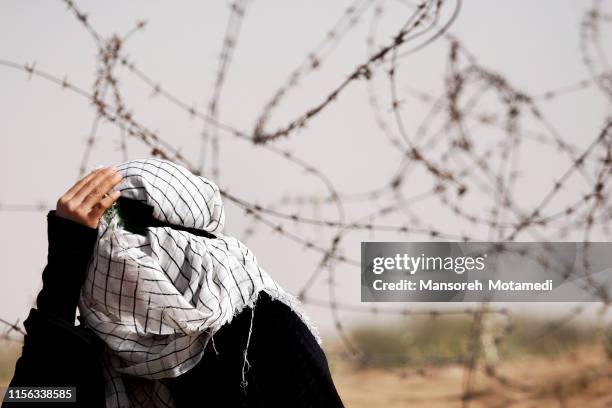 muslim woman is crying - syrian civil war refugee crisis fotografías e imágenes de stock