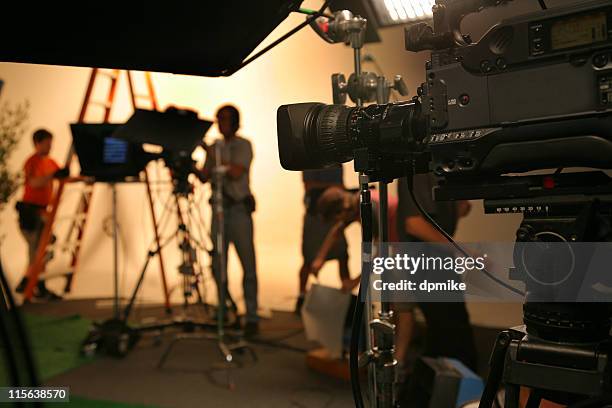 photo tv studio crew with camera - production crew stock pictures, royalty-free photos & images