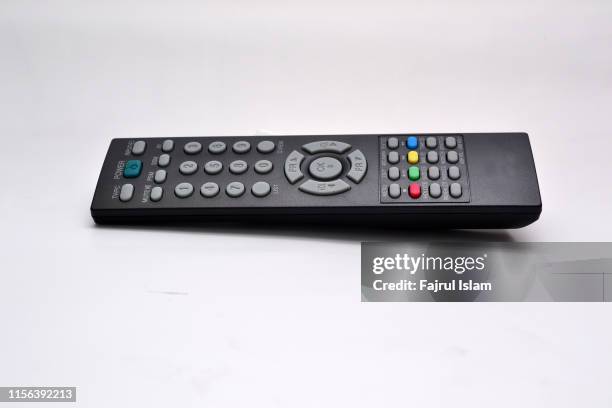 remote control tv - fernseher freisteller stock-fotos und bilder