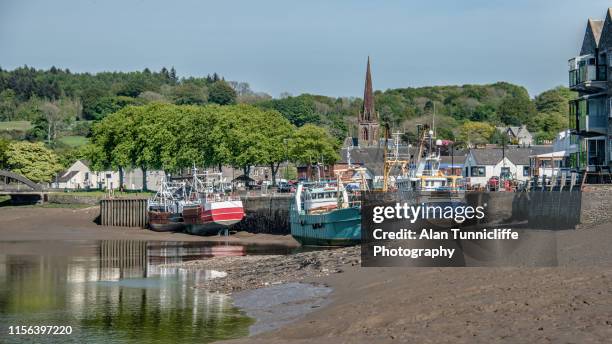 harbour at kirkcudbright - low tide stockfoto's en -beelden