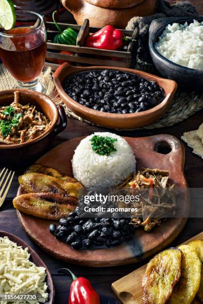 venezuelan traditional food, pabellon criollo with arepas, casabe and papelon with lemon drink - pabellon criollo stock pictures, royalty-free photos & images