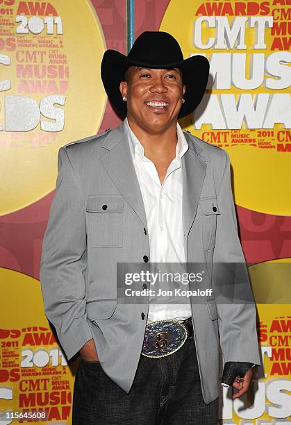 Hines Ward attends the 2011 CMT Music Awards at the Bridgestone Arena on June 8, 2011 in Nashville, Tennessee.