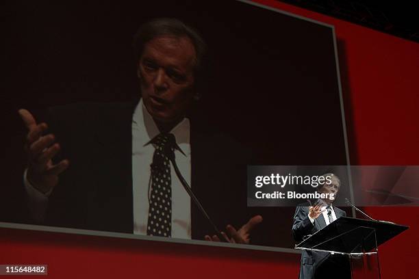 Bill Gross, co-chief investment officer of Pacific Investment Management Co., speaks at the Morningstar Investment Conference in Chicago, Illinois,...
