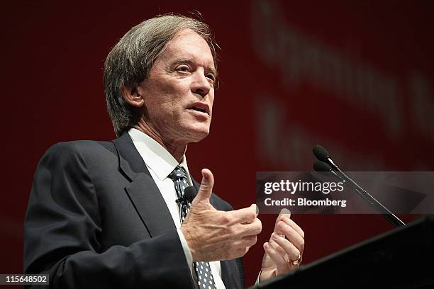 Bill Gross, co-chief investment officer of Pacific Investment Management Co., speaks at the Morningstar Investment Conference in Chicago, Illinois,...