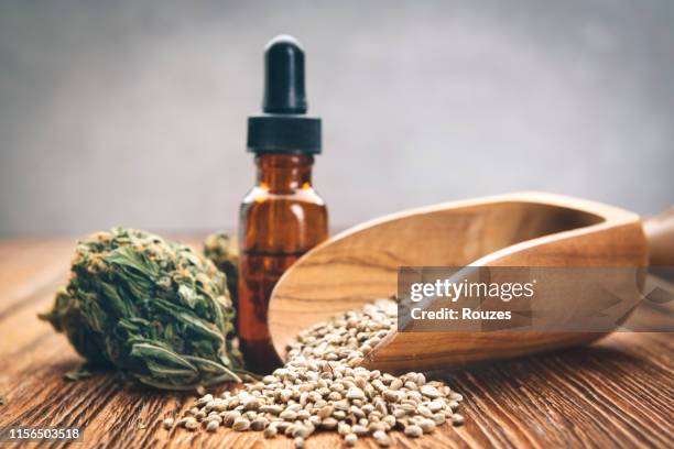 cannabis olie - hemp agriculture stockfoto's en -beelden