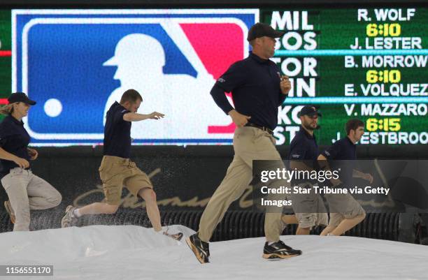 Bbisping@startribune.com Minneapolis, Saturday, 6/18/11] Twins vs San Diego. Twins grounds crew picked up the field tarp just before the game started.