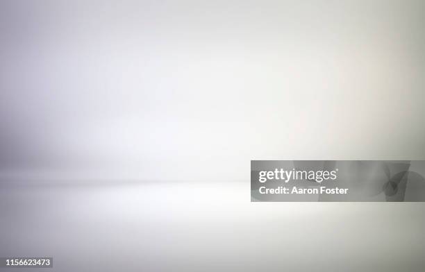 empty studio background - backdrop photos et images de collection