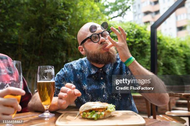 les hamburgers sont les meilleurs! - demi finale photos et images de collection