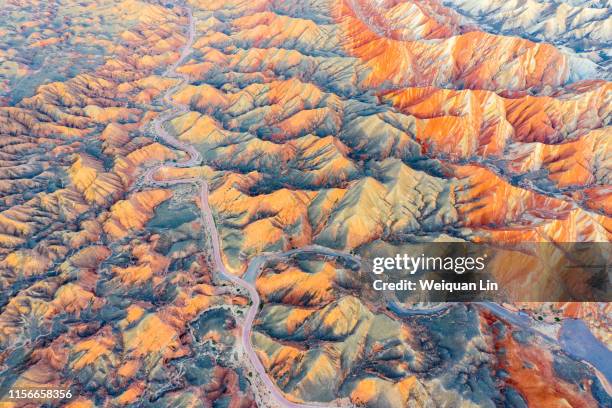 china zhangye colorful danxia natural scenery - zhangye photos et images de collection