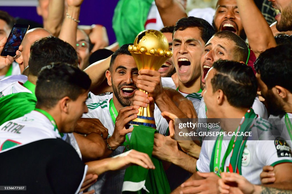 TOPSHOT-FBL-AFR-2019-MATCH52-SEN-ALG