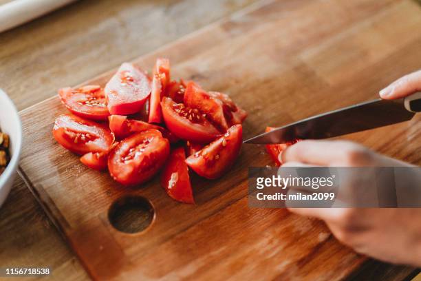 食べ物の準備 - tomatoes ストックフォトと画像