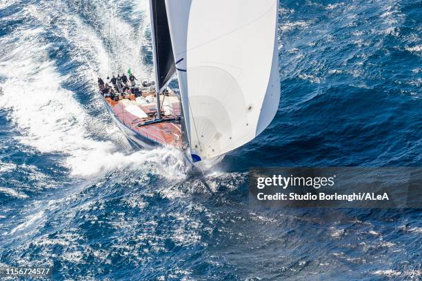 Magic Carpet Racing Flying Carpet Race Photos and Premium High Res Pictures - Getty Images