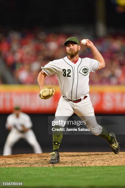 Zach Duke of the Cincinnati Reds pitches against the Texas Rangers at Great American Ball Park on June 14, 2019 in Cincinnati, Ohio.