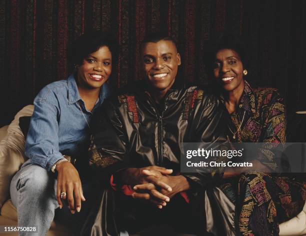 World and Olympic athletics champion Carl Lewis of the United States poses for a portrait with his sister Carol and mother Evelyn circa 1993 in Los...