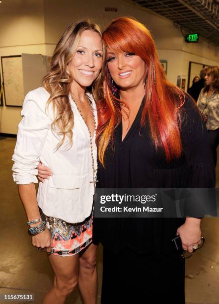 Musicians Sheryl Crow and Wynonna Judd pose backstage at the 2011 CMT Music Awards at the Bridgestone Arena on June 8, 2011 in Nashville, Tennessee.