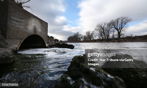 Water flows into the Minnesota River from a pipe connected to the Blue Lake treatment plant in Shakopee, MN, Monday Nov.12,2012. Phosphorus, the pollutant that sometimes made the lower Minnesota River an algae-filled dead zone, has been reduced so far tha Water flows into the Minnesota River from a pipe connected to the Blue Lake treatment plant in Shakopee, MN, Monday Nov.12,2012. Phosphorus, the pollutant that sometimes made the lower Minnesota River an algae-filled dead zone, has been reduced so far tha