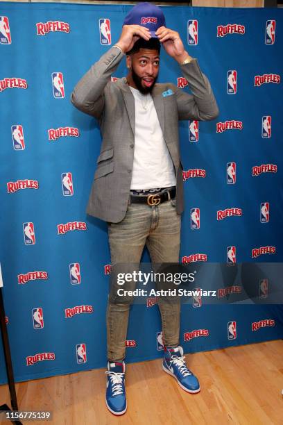 Nba Ruffle Chops 39 Ruffles Potato Chips Stock Photos, High-Res Pictures, and Images ...