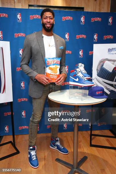 Nba Ruffle Chops 61 Ruffles Chips Stock Photos, High-Res Pictures, and Images - Getty Images