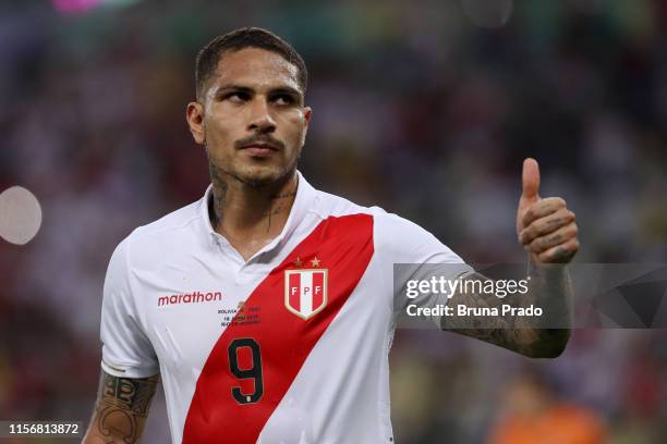 Paolo Guerrero of Peru gives a thumb up during the Copa America Brazil 2019 group A match between Bolivia and Peru at Maracana Stadium on June 18,...