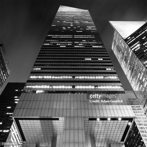 citigroup center building at night iv - citigroup stock pictures, royalty-free photos & images