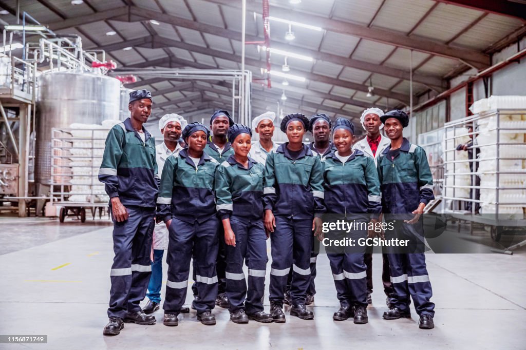 Retrato do grupo de trabalhadores da fábrica-África