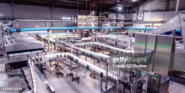 fábrica de productos lácteos en africa - factory fotografías e imágenes de stock