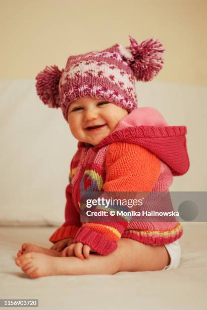 infant girl in a hat - baby pullover stockfoto's en -beelden