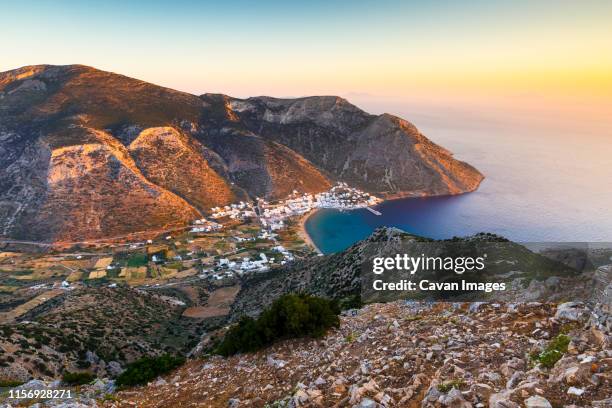 view of kamares village from the church of agios symeon. - sifnos stock-fotos und bilder