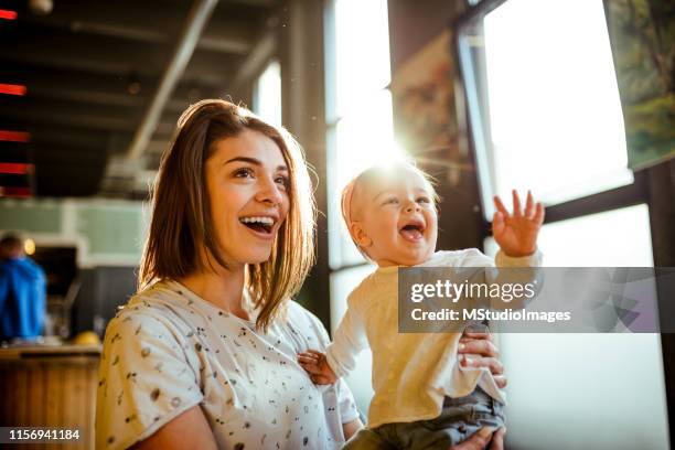 happy baby waving - waving imagens e fotografias de stock