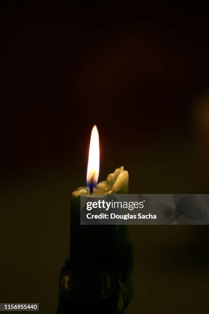 burning candle in a dark room - dark room foto e immagini stock