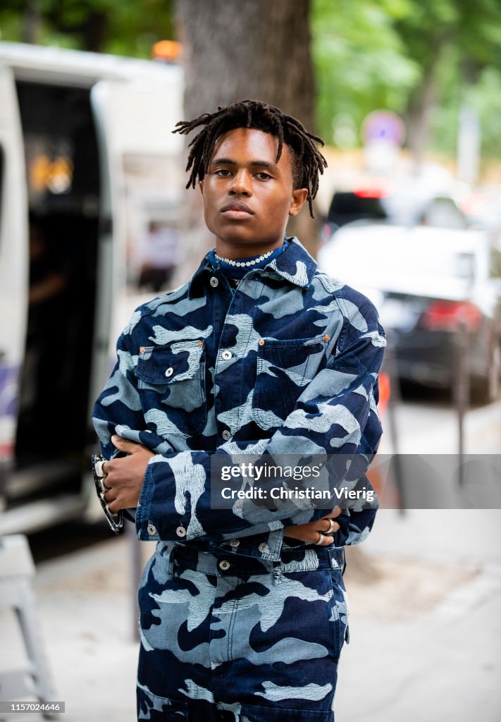 Street Style : Paris Fashion Week - Menswear Spring/Summer 2020 : Day Two