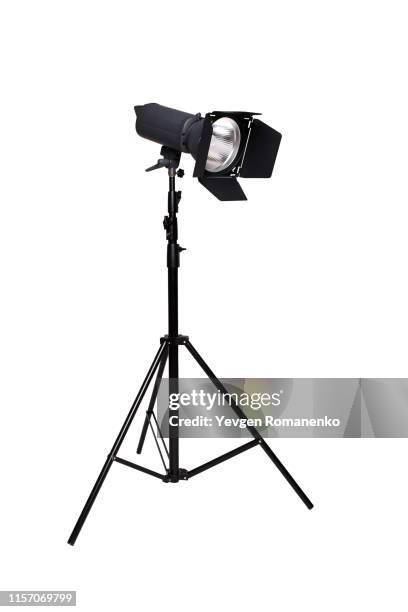 studio flash light on a tripod stand isolated on white background - estudio fotografico fotografías e imágenes de stock