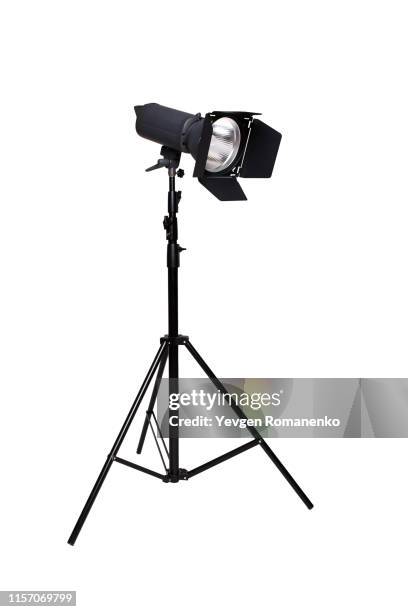 studio flash light on a tripod stand isolated on white background - attrezzatura fotografica foto e immagini stock