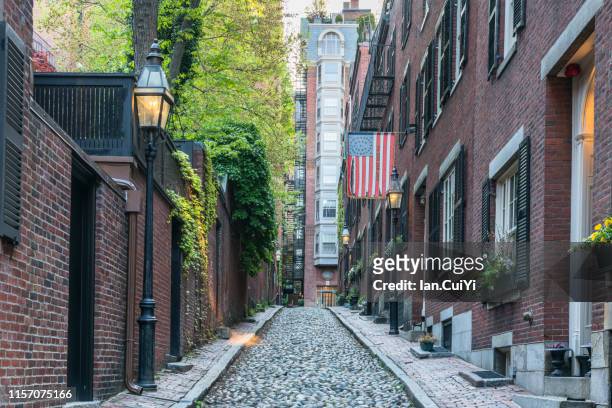 acorn street, boston, massachusetts, united states (day) - acorn street boston stock-fotos und bilder