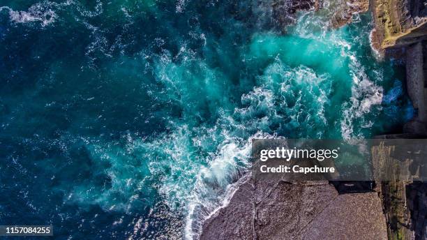 taken above the cliffs on the orkney islands in northeast scotland.  yesnaby is an area in sandwick, on the west coast of orkney mainland, scotland, south of skara brae. - orkney islands bildbanksfoton och bilder