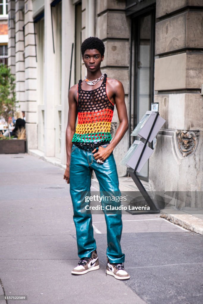 Street Style : Paris Fashion Week - Menswear Spring/Summer 2020 : Day Two