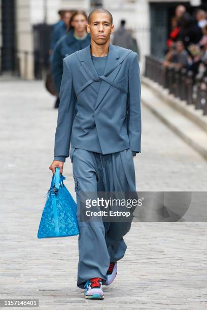 1,984 Louis Vuitton Mens Spring Runway Paris Menswear Fashion Week
