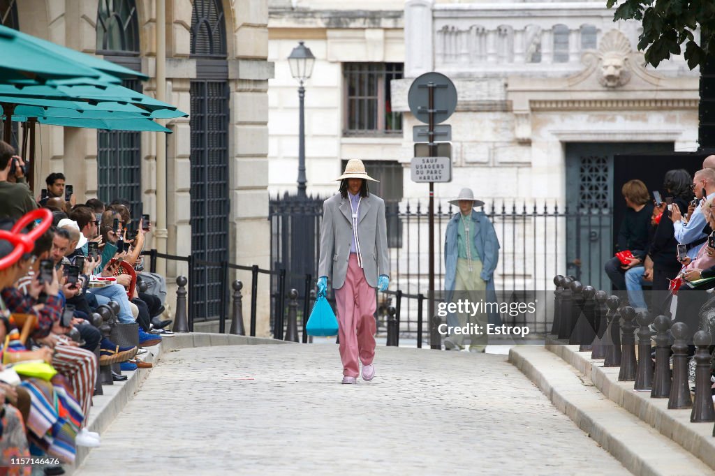 Louis Vuitton : Runway - Paris Fashion Week - Menswear Spring/Summer 2020