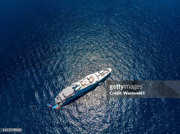 spain, majorca, costa de la calma, view to a luxury yacht, aerial view - yacht photos et images de collection