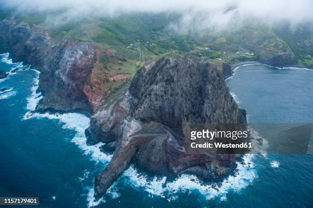 usa, hawaii, maui, aerial view of coast - costa rochosa - fotografias e filmes do acervo