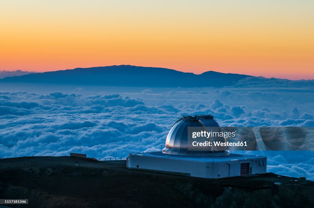 USA, Hawaii, Big Island, observatory on Mauna Kea volcano at sunset