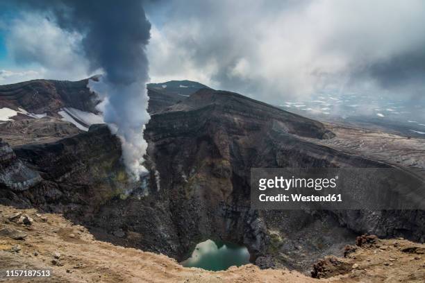 russia, kamchatka, steaming fumarole on the gorely volcano - volcanic crater stockfoto's en -beelden