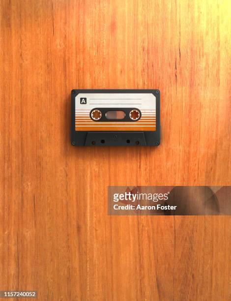 cassette tape - audio cassettes photos et images de collection