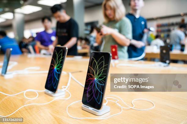 IPhone XS and iPhone XS Max displayed in an Apple store in Shanghai.